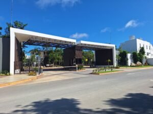 Acceso a Residencial Altaria